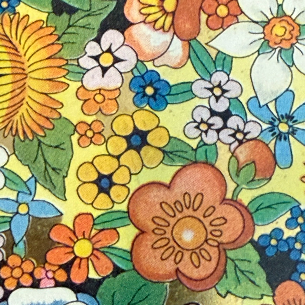 Floral Pattern Square Tin Box - Colorful Bouquet Design Made in England - Picture 5 of 5